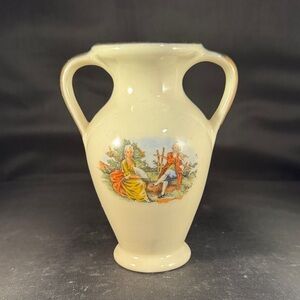 Elegant Cream Vase with Classic Art Design